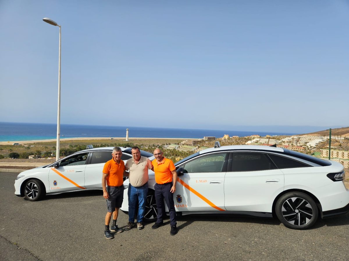 La flota municipal de taxis se moderniza con la incorporación de dos vehículos eléctricos