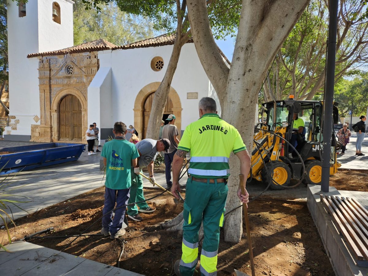 El Ayuntamiento concluye las obras de mejora del entorno de la Iglesia de Pájara